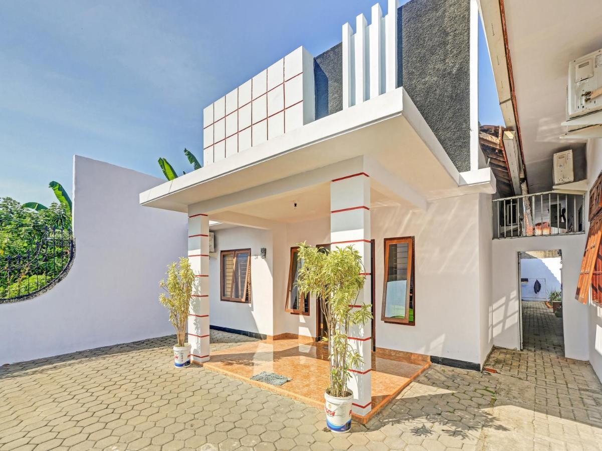 Hotel Oyo 90344 Wijayanti à Banyuwangi  Extérieur photo