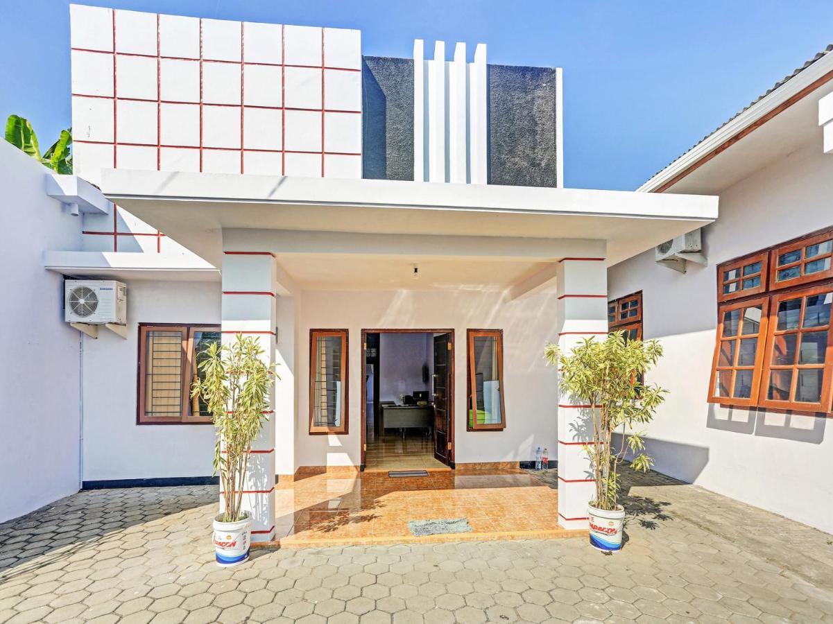 Hotel Oyo 90344 Wijayanti à Banyuwangi  Extérieur photo