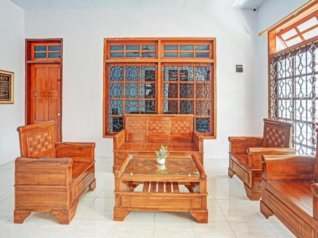 Hotel Oyo 90344 Wijayanti à Banyuwangi  Extérieur photo