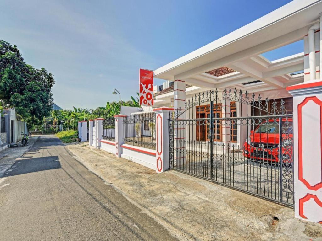 Hotel Oyo 90344 Wijayanti à Banyuwangi  Extérieur photo